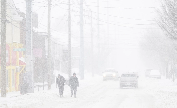 พายุหิมะสหรัฐฯ​ คร่าชีวิตประชาชนแล้ว 17 คน อีก 8 คนไม่มีไฟฟ้าใช้