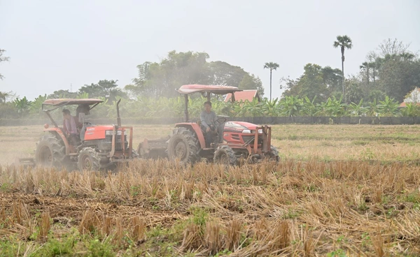 จบปัญกาเผาไร่ ใช้ “ซุปเปอร์ พด.” ไถกลบแทนเผา แก้ฝุ่น PM 