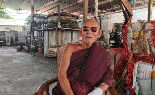 พระไทยผุดไอเดีย แปรรูปพลาสติกเป็น “น้ำมัน” 