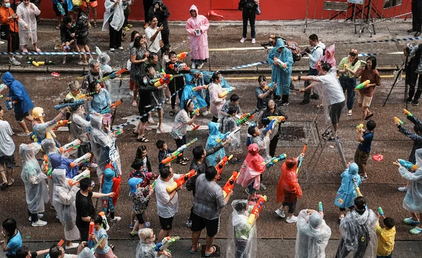เตือนสงกรานต์ร้อนจัด เล่นน้ำกลางแจ้งต้องระวัง เสี่ยง “ฮีทสโตรก” อันตรายถึงชีวิต
