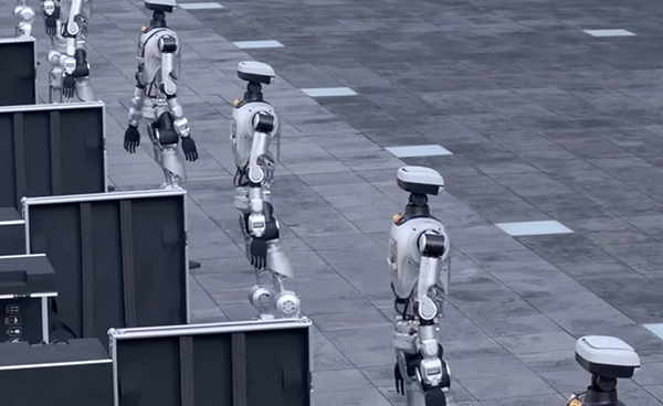 จีนโชว์ศักยภาพหุ่นยนต์ ลุก เดิน ทำงานเป็นทีม โดยอัตโนมัติไม่ต้องมีมนุษย์ควบคุม