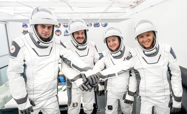 นักบินอวกาศชุดใหม่ 4 คน เดินทางถึงสถานีอวกาศนานาชาติแล้ว 