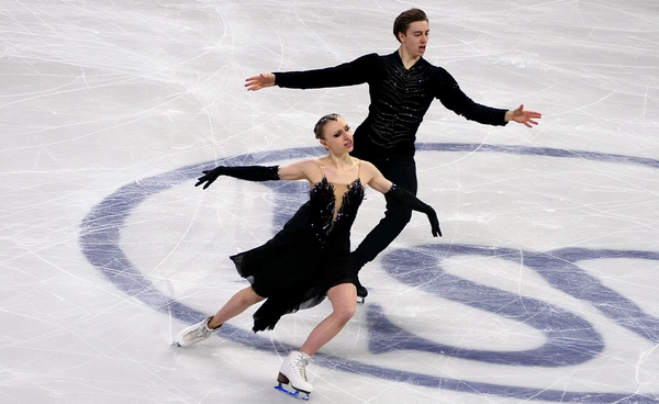 สองพี่น้องนักสเกตจากสาธารณรัฐเช็ก ใช้เพลงจาก AI แข่งระบำบนลานน้ำแข็ง โอลิมปิกฤดูหนาว 2026