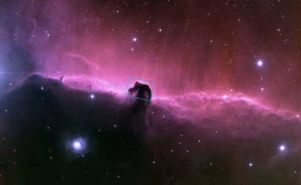 เนบิวลาหัวม้า  อยู่ห่างจากโลกประมาณ 1,300 ปีแสง