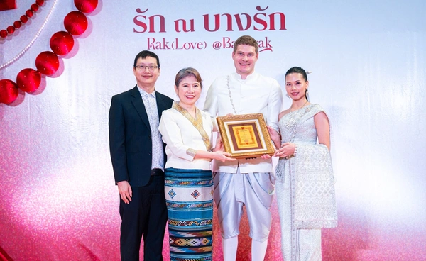 วันวาเลนไทน์ เขตบางรัก ชื่นมื่น! คู่รักลุ้นรับทะเบียนสมรสทองคำ