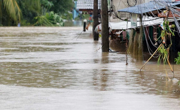 ปภ. เผยวันนี้โอนเงินช่วยเหลือน้ำท่วมเพิ่มเติม 45 จังหวัด 142,113 ครัวเรือน