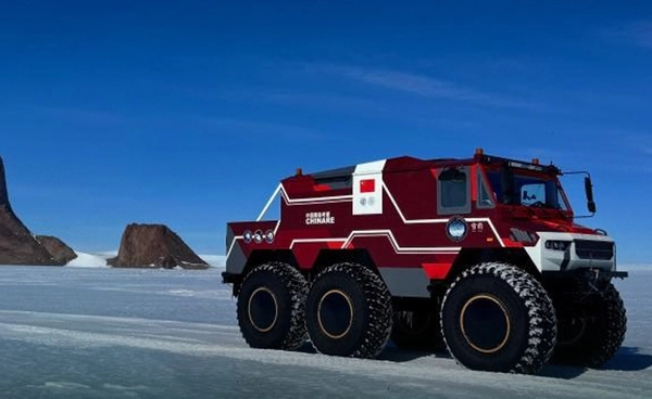 จีนโชว์เหนือ "Snow Leopard" ยานยนต์ 6 ล้อลุยหิมะ วิ่งทดสอบทะลุ 10,000 กม. ในแอนตาร์กติกา