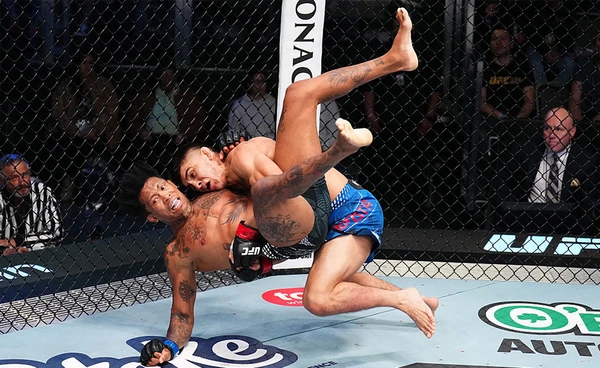 บาวติสตา ซับมิทชันดับ โอลิเวียรา   ปิดเกมยก 2 "UFC FIGHT NIGHT"