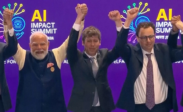 ซีอีโอ OpenAI และ Anthropic ปฏิเสธการจับมือกันกลางเวที AI Impact Summit ที่อินเดีย