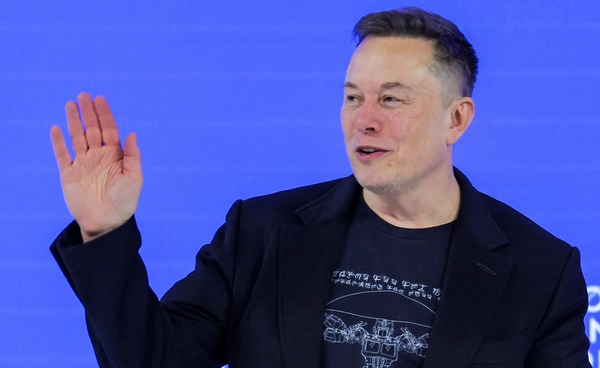 อีลอน มัสก์ ชี้อนาคตอาจเห็น 1 คน 1 หุ่นยนต์ ทั้งโลกบนเวทีเศรษฐกิจโลกดาวอส 2026 ที่ขึ้นพูดครั้งแรกในชีวิต