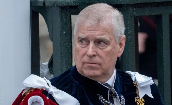 อังกฤษจ่อถอด "อดีตเจ้าชายแอนดรูว์" ออกจากลำดับการสืบราชบัลลังก์อังกฤษ