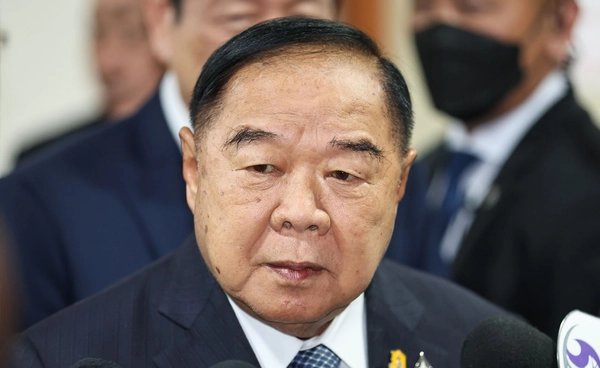  พล.อ.ประวิตร วงษ์สุวรรณ ลาออกจากตำแหน่งหัวหน้าพรรคพลังประชารัฐ