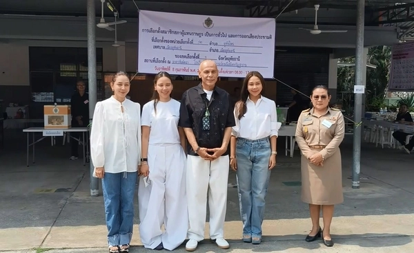 “ชาดา” ควงลูกสาว “ซาบีดา” และครอบครัวไทยเศรษฐ์ใช้สิทธิเลือกตั้ง