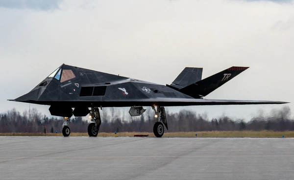 อเมริกาเอาเครื่องบินสเตลธ์ยุคคุณปู่ F-117 ลากใช้ยาวอย่างน้อยถึงปี 2034 รับมือภัยคุกคามยุคใหม่ ?
