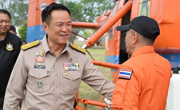 นายกฯ ให้กําลังใจเจ้าหน้าที่ปฏิบัติงานยับยั้งไฟป่า หมอกควัน  PM2.5 