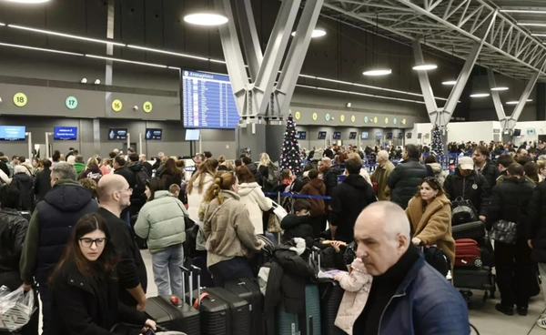 กรีซปิดน่านฟ้า เหตุระบบสื่อสารวิทยุล่ม คนตกค้างนับพัน