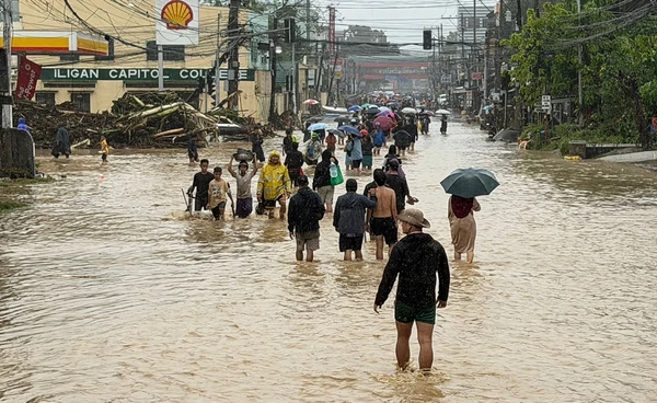 “ฟิลิปปินส์” อ่วมหนัก น้ำท่วม ดินถล่มจากพายุ “เปญา” เสียชีวิตแล้วอย่างน้อย 8 คน