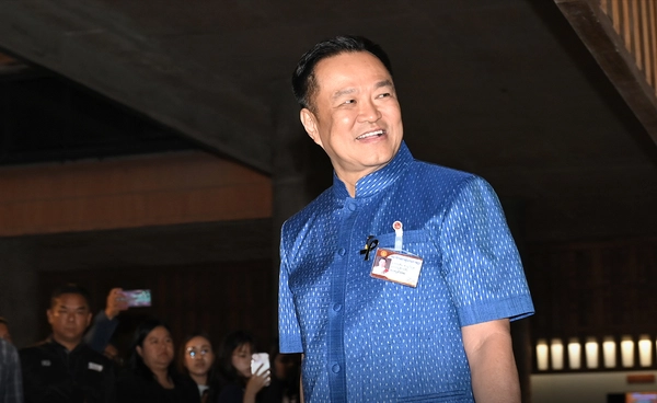 อนุทิน ย้ำ "น้ำมันไม่ขาดแคลน" ชี้ปัญหาหน้าปั๊มมาจากขนส่ง จ่อแยกเติมน้ำมันรถบรรทุก ลดแออัด 