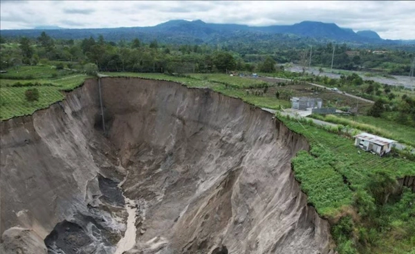 หลุมยักษ์ใน“อินโดนีเซีย” สัญญาณเตือนถึงประเทศไทย 49 จังหวัดอาจเจอแบบไม่ทันตั้งตัว