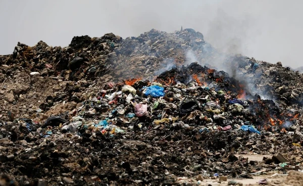 เตือนภัยฤดูร้อน! กองขยะเสี่ยงลุกไหม้เอง  เกิดควันพิษกระทบชุมชน