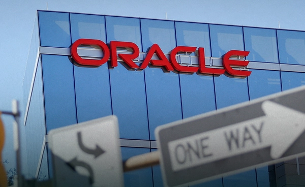บริษัท Oracle ปลดพนักงานครั้งใหญ่ทะลุหมื่นตำแหน่ง มุ่งระดมทุนลุยสมรภูมิ AI ดันหุ้นพุ่งรับความหวังใหม่