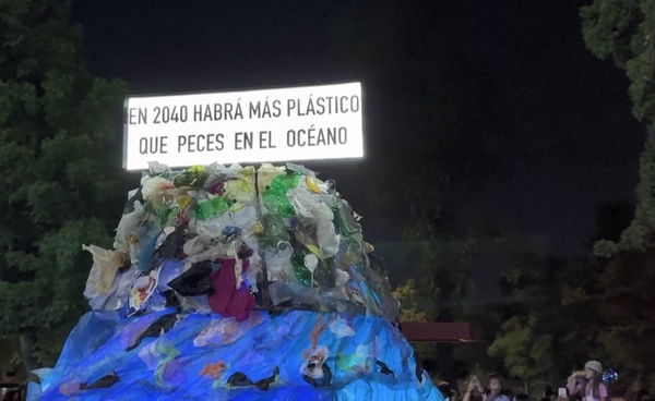 “ชิลี” รณรงค์สิ่งแวดล้อม  เตือนหากละเลยปี 2040   พลาสติกในทะเลมากกว่าปลา