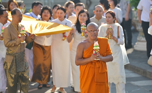 วธ. จัดพิธีเจริญพระพุทธมนต์ ตักบาตร เวียนเทียน เนื่องในเทศกาลวันมาฆบูชา 