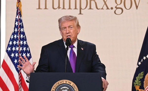 ทรัมป์ลงนามเก็บภาษีเพิ่มกับประเทศที่ยังค้าขายกัยอิหร่าน ย้ำอิหร่านต้องไร้นิวเคลียร์ 