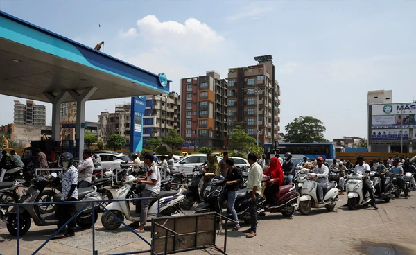 อินเดียช่วยประชาชนลดภาษีน้ำมันเบนซิน-ดีเซลให้คำมั่น “ยังไม่ขาดแคลน”