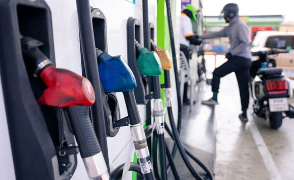 ราคาน้ำมันพุ่ง! เปิดความคิดเห็นนักการเมือง มีสิทธิได้เห็นลิตรละ 50 บาทในอีกไม่นาน