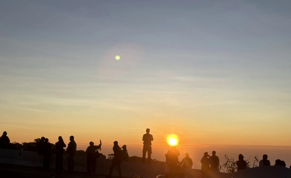 “ดอยอินทนนท์” ยังหนาว  อุณหภูมิต่ำสุด 6 องศาฯ  เตือนระวังพายุฤดูร้อน