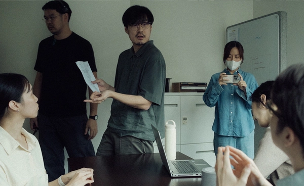 “เต๋อ นวพล” ชวนตั้งคำถามครั้งสำคัญ ในหนังเรื่อง ‘พนักงานใหม่ (โปรดรับไว้พิจารณา) HUMAN RESOURCE’