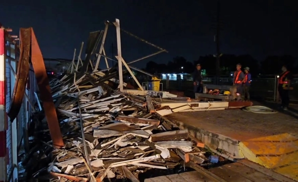 พายุฤดูร้อนถล่มโคราช พัดหลังคาสถานีรถไฟปลิวเสียหาย โชคดีไร้ผู้บาดเจ็บ