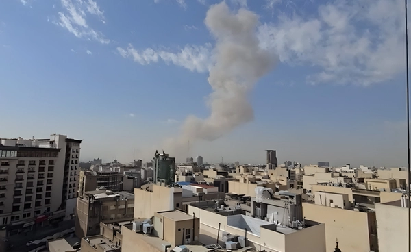 อิสราเอลเปิดฉากโจมตีอิหร่าน กลุ่มควันลอยขึ้นย่านใจกลางเมือง