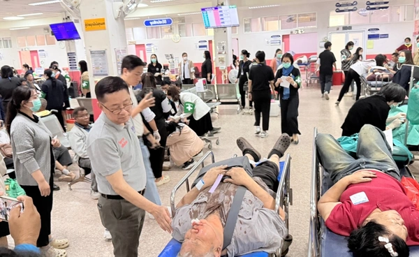 “ประเสริฐ” ทิ้งเวทีหาเสียงลูกชาย รุดช่วยเหยื่อเครนถล่มทับรถไฟ