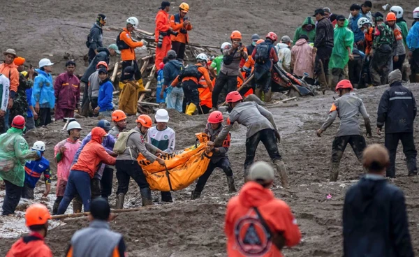 ดินถล่ม “อินโดนีเซีย”  เสียชีวิตแล้วอย่างน้อย 25 ราย  ยังสูญหายอีกกว่า 80 ราย