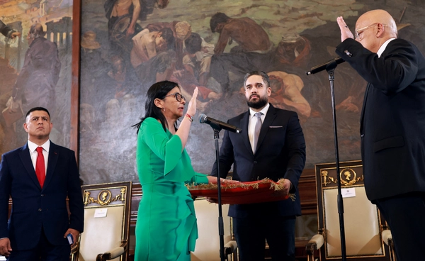 "เดลซี่ โรดริเกซ" สาบานตนรับตำแหน่งประธานาธิบดีรักษาการเวเนซุเอลา