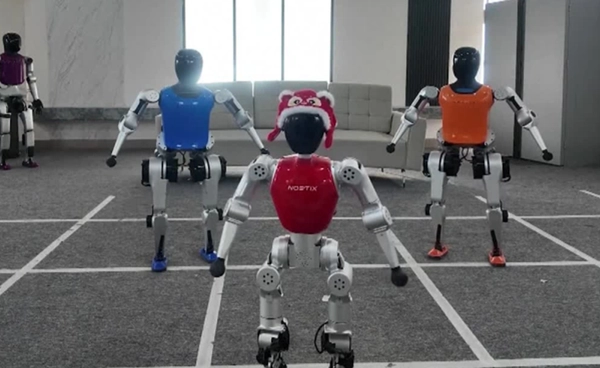 จีนส่งมอบ “หุ่นยนต์ฮิวแมนนอยด์” ประจำบ้าน เพื่อนช่วยงานราคาหลักหมื่น !