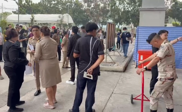 ปทุมธานี เลือกตั้งล่วงหน้าคึกคักกว่าแสนคน