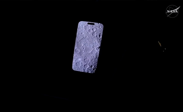 iPhone 17 Pro Max ถ่ายภาพดวงจันทร์ชัดที่สุดในโลก เพราะถ่ายจากยาน Artemis 2 ที่กำลังบินวนรอบดวงจันทร์