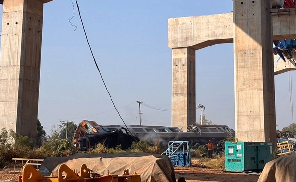 เครนหล่นทับขบวนรถไฟ! แจ้งปรับเส้นทาง-งดเดินขบวนรถสายตะวันออกเฉียงเหนือ 14 ขบวน