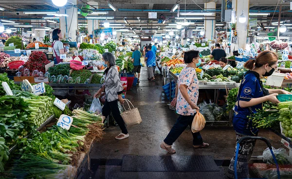 น้ำมันทะยาน จุดชนวน “ของแพงรอบใหม่” สินค้าอุปโภค-อุตสาหกรรมไม่รอด