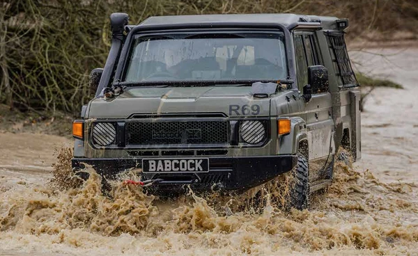 กองทัพบกอังกฤษอาจใช้ Toyota Land Cruiser หลังเตรียมปลด Land Rover อายุ 70 ปี !
