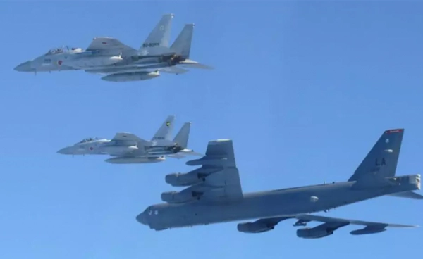 พบเครื่องบินรบสหรัฐฯ บินออกจากฐานทัพในกาตาร์ เตือนคนอเมริกันออกจากอิหร่าน