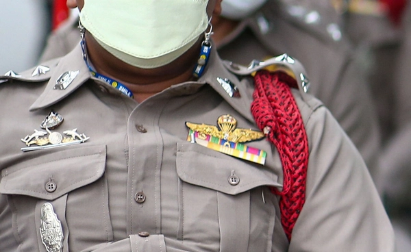 สำนักงานตำรวจแห่งชาติ ชี้แจงเปลี่ยนสีชุด “เครื่องแบบราชการตำรวจใหม่” ไม่เป็นความจริง