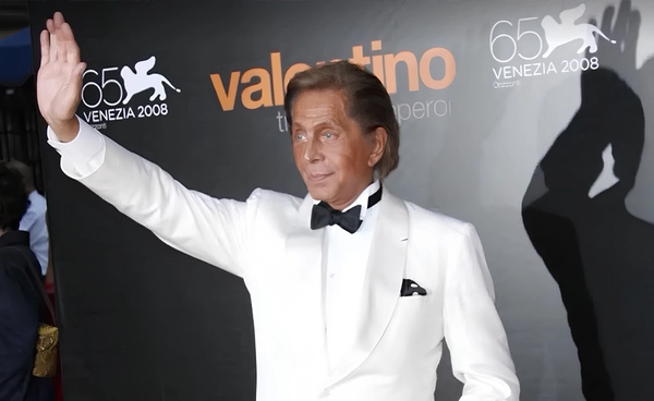 "วาเลนตีโน การาวานี" ดีไซเนอร์ระดับตำนานของอิตาลี เสียชีวิตในวัย 93 ปี