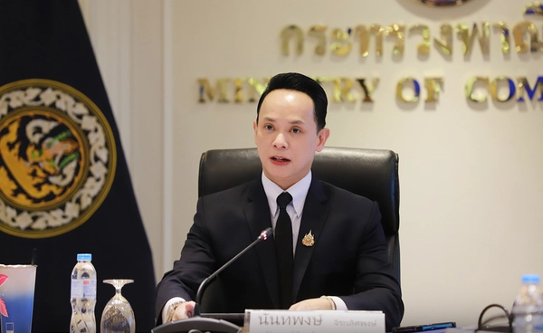 กระทรวงพาณิชย์ ยืนยัน "สต็อกปุ๋ย" ในประเทศยังมีเพียงพอ พร้อมดูแลเกษตรกรใกล้ชิด ย้ำยังไม่มีการขึ้นราคา ห้ามฉวยโอกาส