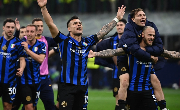 สไนเดอร์ เผยถูก มูรินโญ่ ให้ลงเกมดาร์บี้ ทันทีที่ลงจากเครื่องบิน