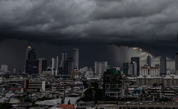 ปภ. เตือน 60 จังหวัด "เหนือ-อีสาน-กลาง-กทม." ฝนถล่ม ลมแรง 23 - 25 ก.พ.