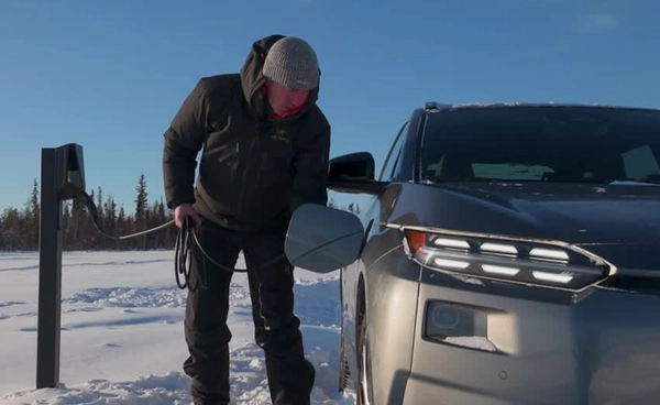 “แคนาดา” ปิ๊งไอเดียใช้ “โซลาร์เซลล์” ชาร์จ EV ท้าลมหนาว -45°C ลดพึ่งพาน้ำมัน